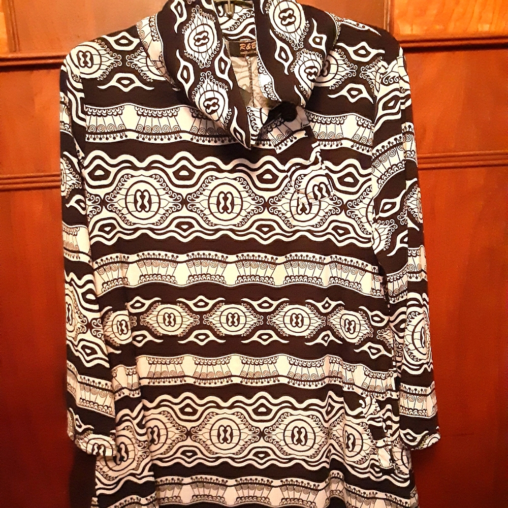 Black and white tunic, NWT